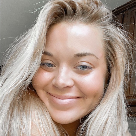 Meet your Posher, Hailey - Picture 1 of 1